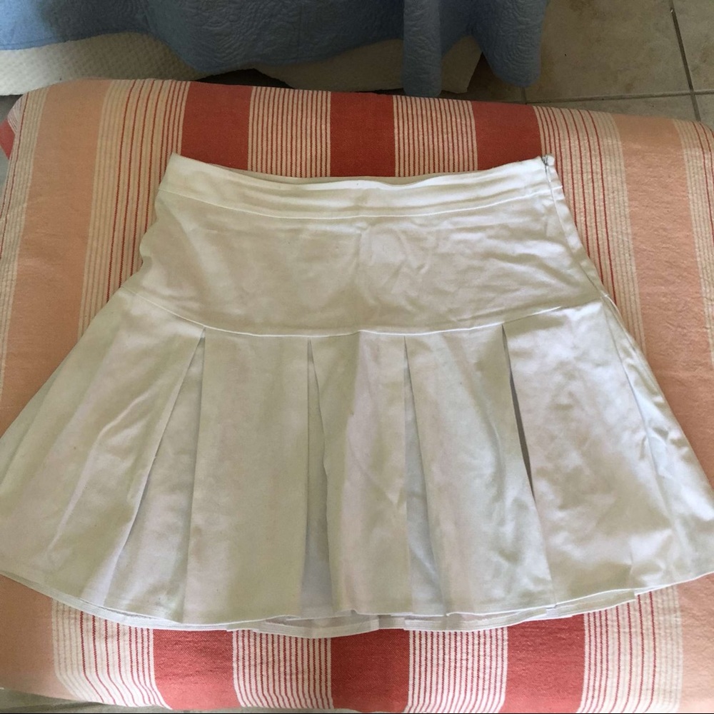 white pleated skirt